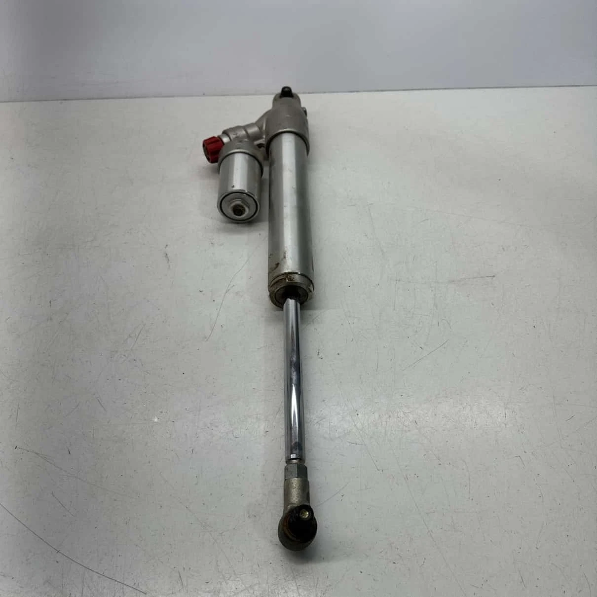 Bakre boggie stötdämpare med behållare 503193031 längd 540mm
